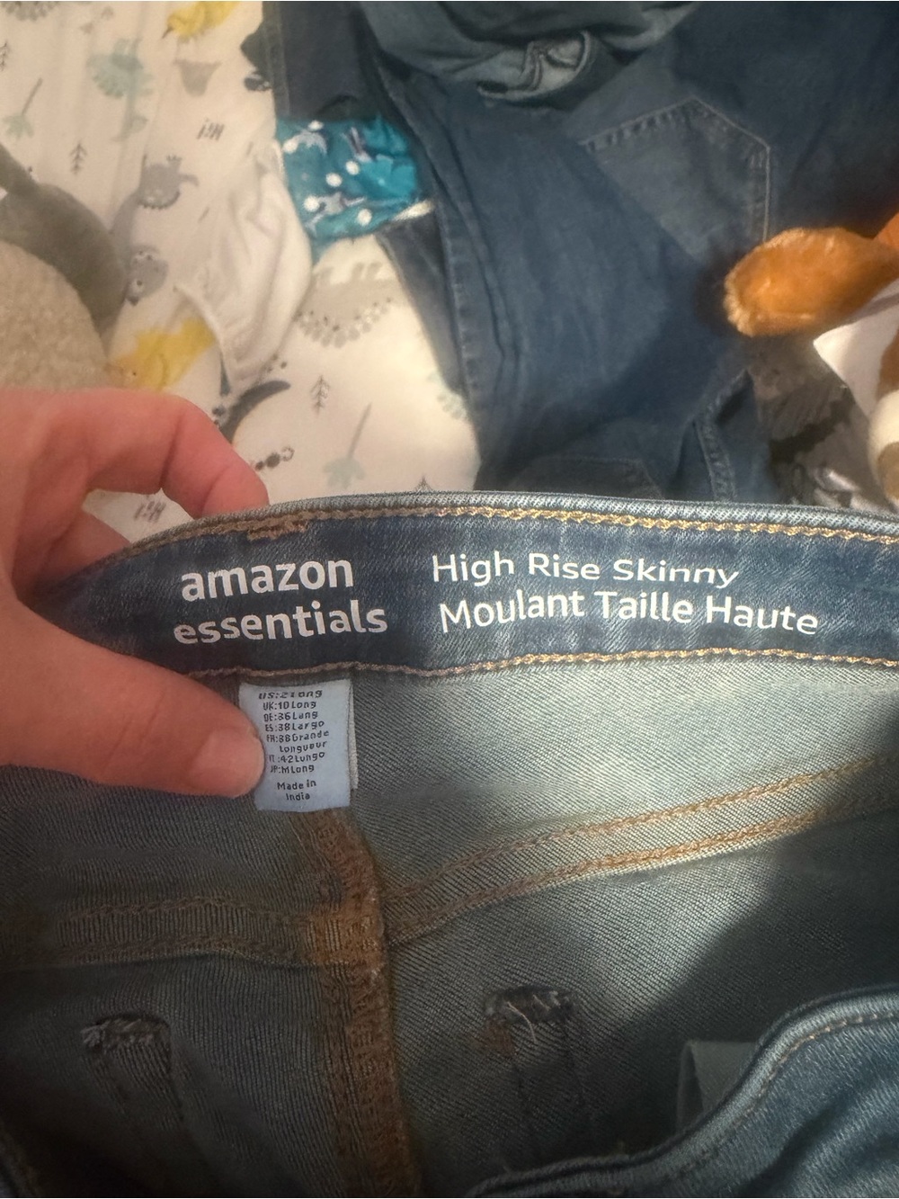 Amazon Essentials Women's High Rise Skinny Jeans - Medium Blue Wash